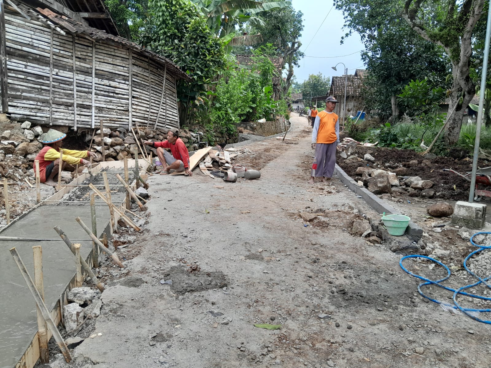 Pemerintah Desa Simo Realisasikan Dana Desa T A 2025 Untuk Pembangunan Talud, Gorong - gorong,Paving Demi Kenyamanan Warga