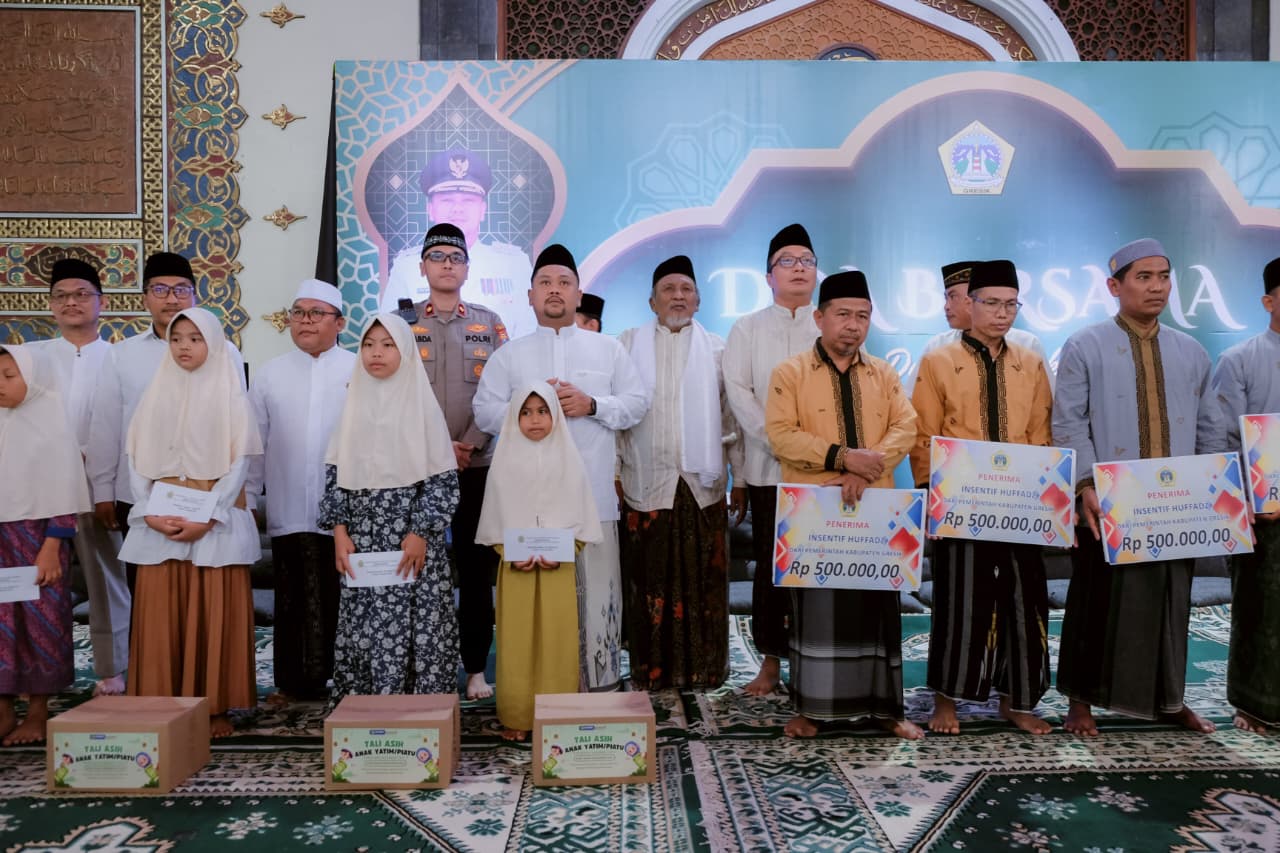 Pemkab Gresik Santuni 1500 Anak Yatim di HUT Ke-52 Dan Hari Jadi Gresik Ke-539, Serta Beri Diskon PBB Dan Pemutihan Denda Pajak