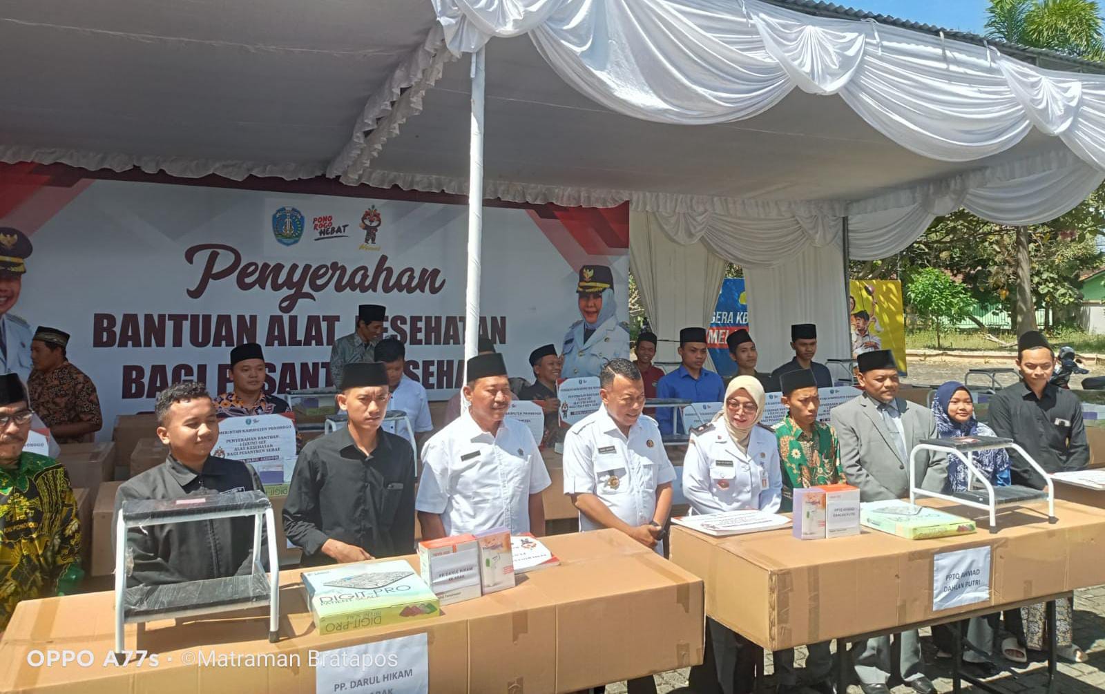 Pemkab Ponorogo Serahkan Bantuan Alat Kesehatan Bagi Pesantren Sehat