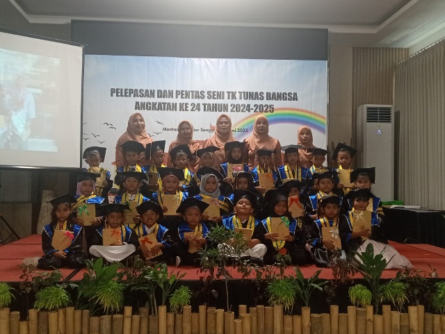 PENTAS SENI dan PELEPASAN SISWA & SISWI TK-TUNAS BANGSA SENGGIGI ANGKATAN KE-XX1V, BERGULIR PENUH WARNA & HARU