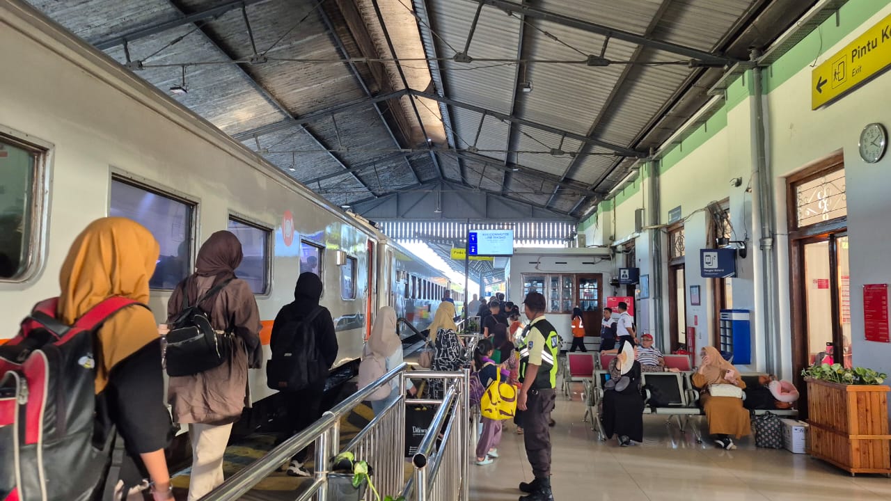 Penumpang KA Daop 7 Madiun Meningkat hingga 15 Persen pada Awal Libur Sekolah 2024/2025
