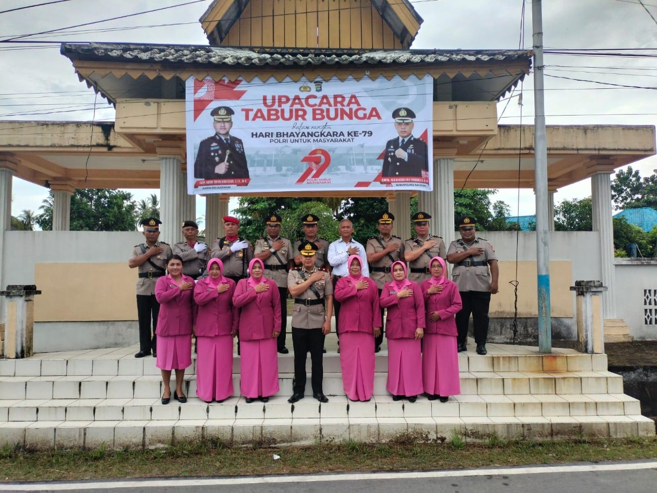 Peringati HUT Bhayangkara ke 79, Wakapolres Karimun Pimpin Ziarah di Makam Pahlawan Tanjung Batu Kecamatan Kundur Kabupaten Karimun