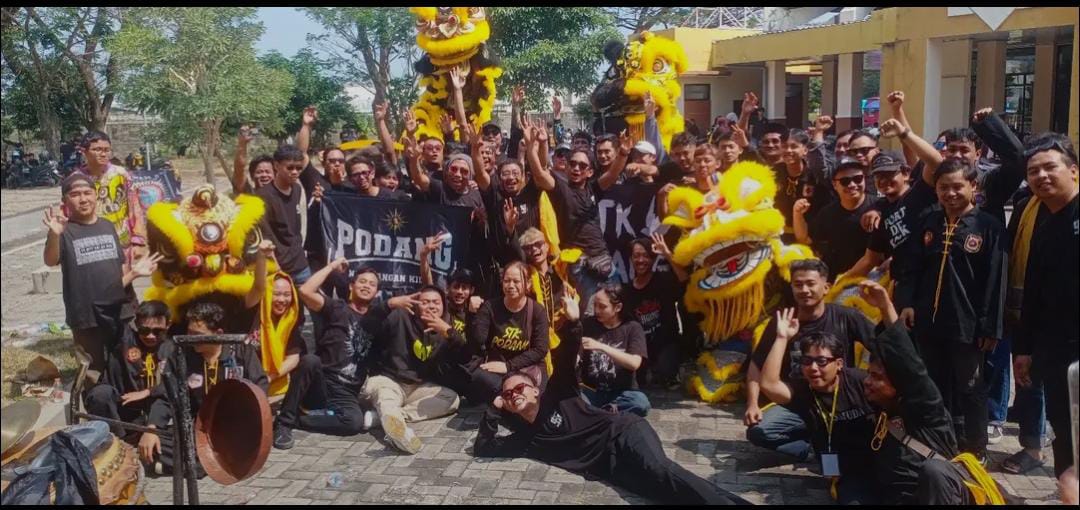 Pertunjukan Atraksi Barongsai STK Podang, Meriahkan Suran Agung PSHW TM Pusat