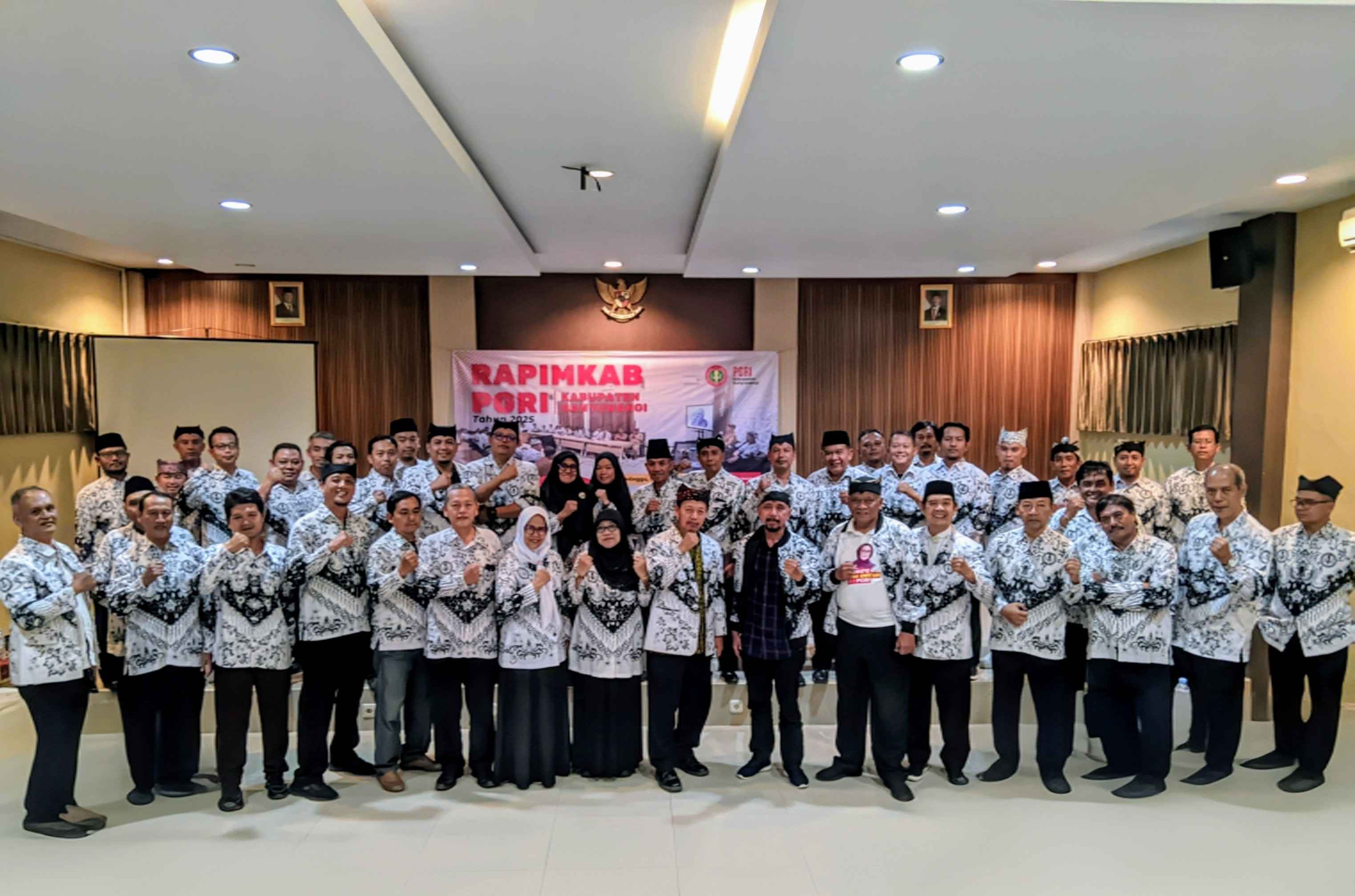 PGRI Banyuwangi Konsolidasi Total, RAPIMKAB Tegaskan Kepemimpinan Sah dan Persiapan Konkab 2025