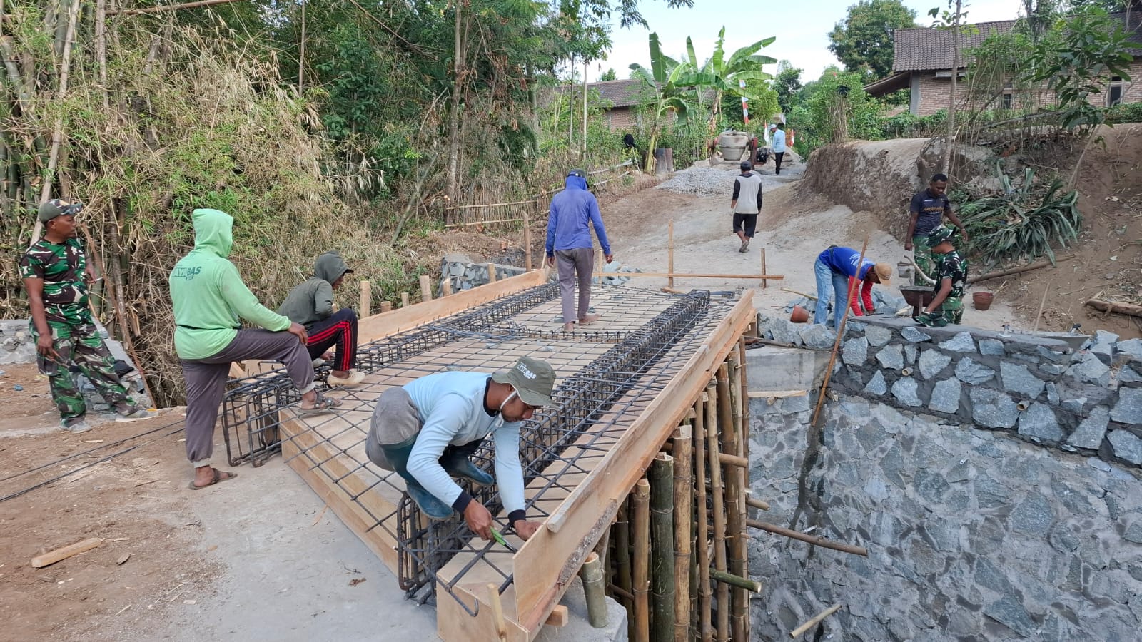 Progres Signifikan, Jembatan Sasaran TMMD Ke-129 Terus Di Kebut