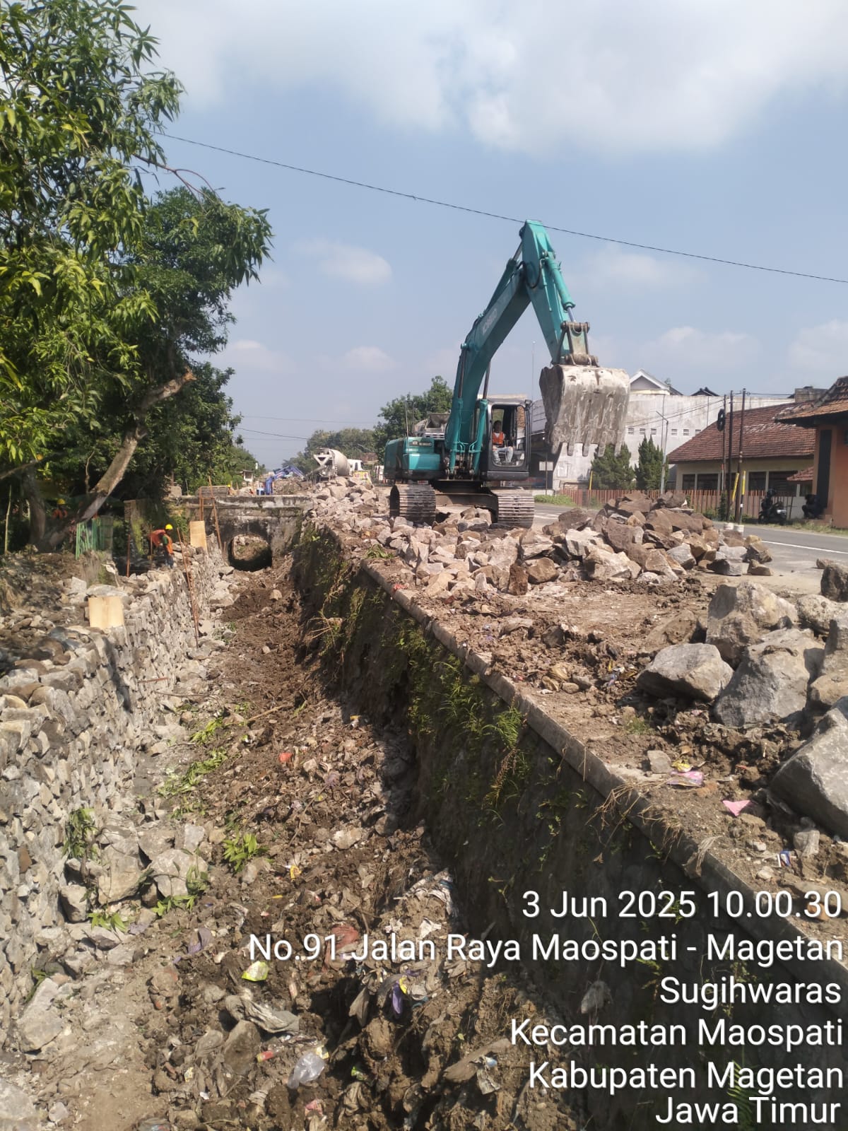 Proyek Pelebaran Jalan Maospati–Magetan Disorot informasi keterbukaan publik tidak jelas( Papan Proyek Tidak Terpasang)