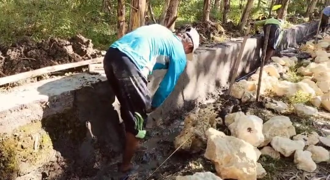 Proyek Saluran Program Dana Desa di Pangongsean Sampang Diduga Tumpang Tindih