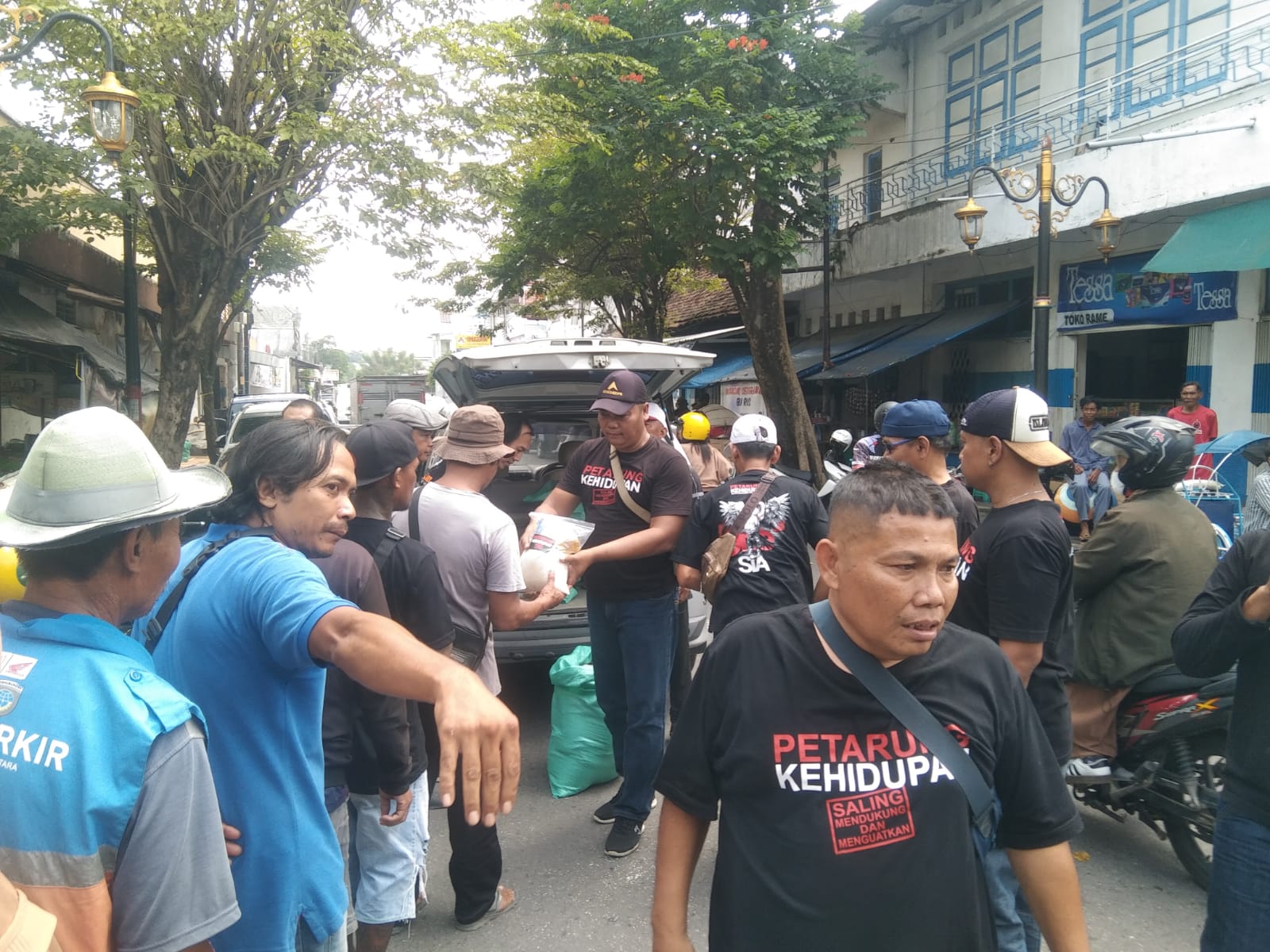PTKN Kota Madiun Gelar Bakti Sosial, Ratusan Paket Zakat dan Sembako Dibagikan ke Warga Kurang Mampu