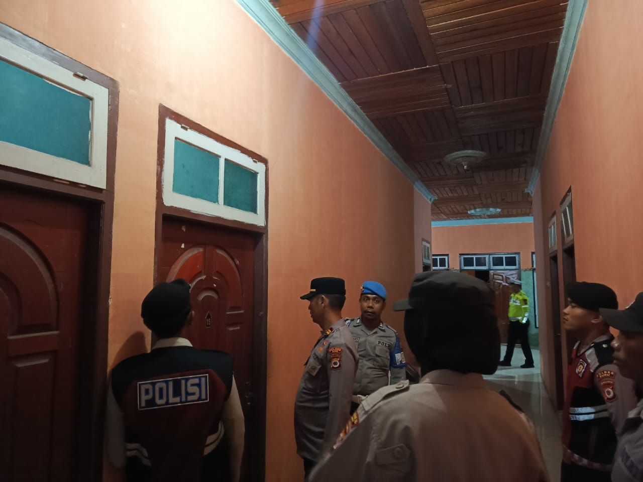 Razia' Polsek Namlea Bubarkan Balap Liar Dan Temukan Empat Pasangan Yang Bukan Suami Istri