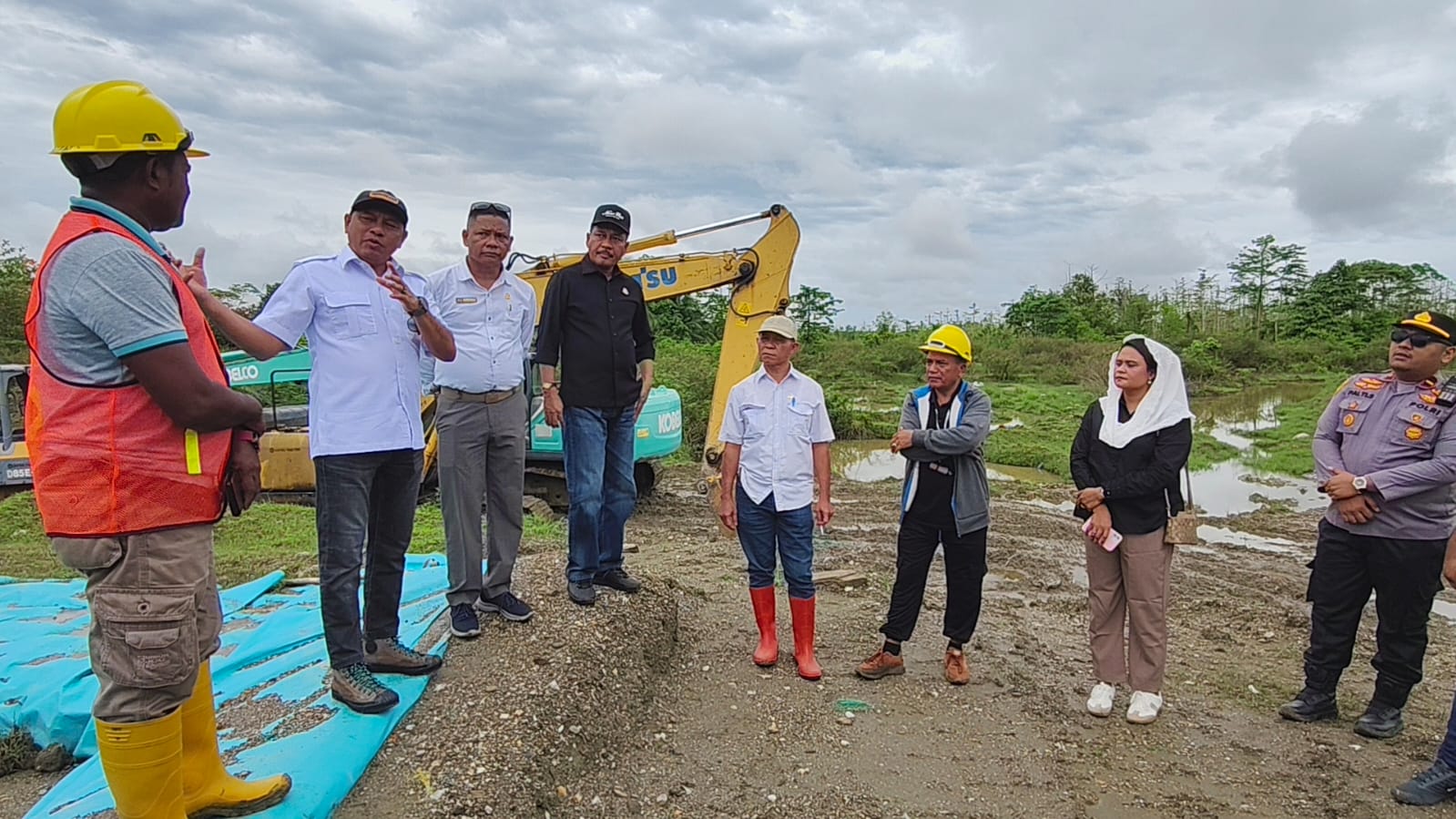 Rombongan DPRD Buru Tinjau Lokasi Koperasi Perusahaan Tanila Baru Stok File Jalur H Wansait