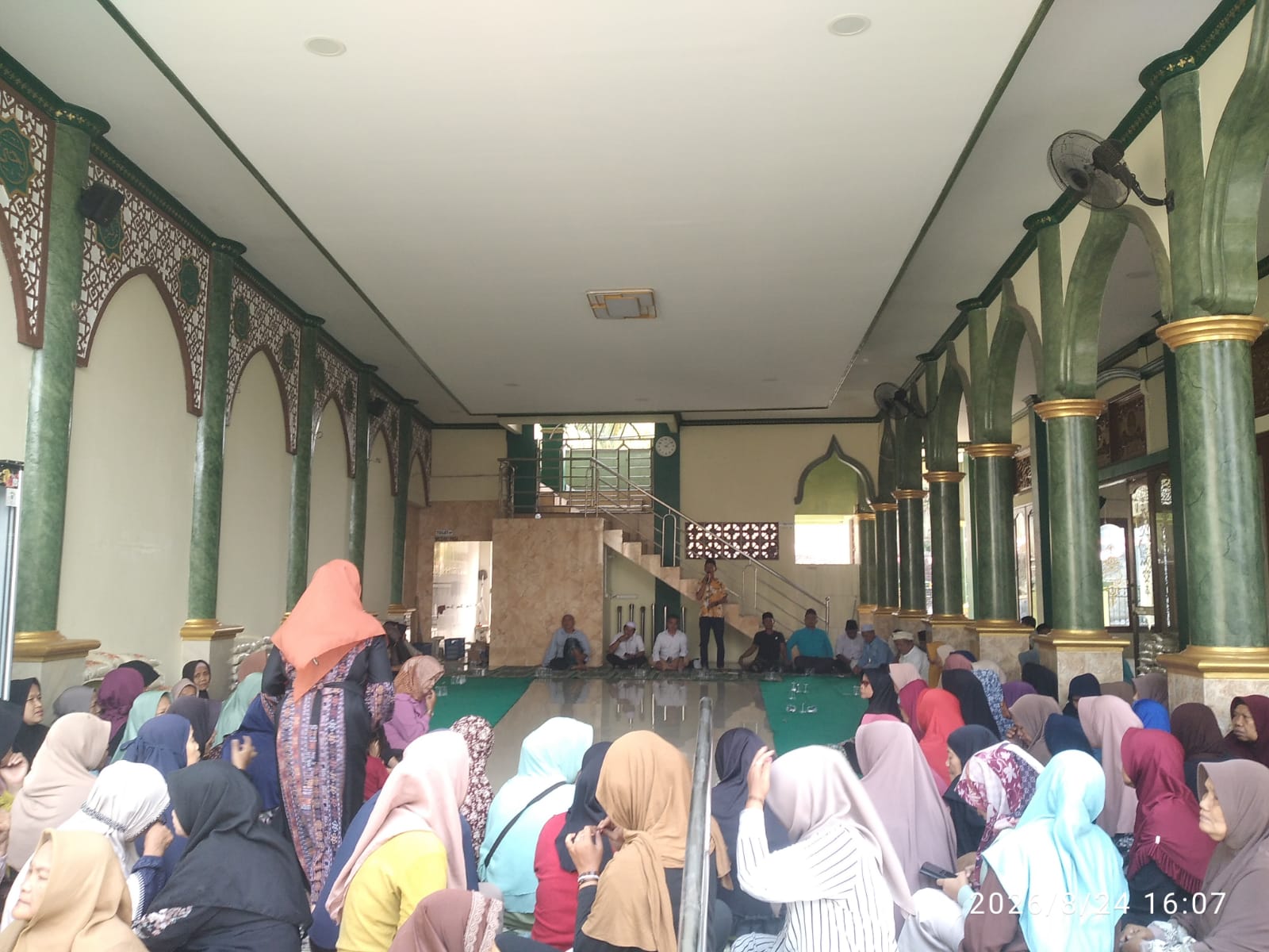 Sambut Maulid Nabi Muhammad SAW 1448 H, DKM Masjid Jami Nurrohman Santuni 215 Duafa di Kelapa Dua