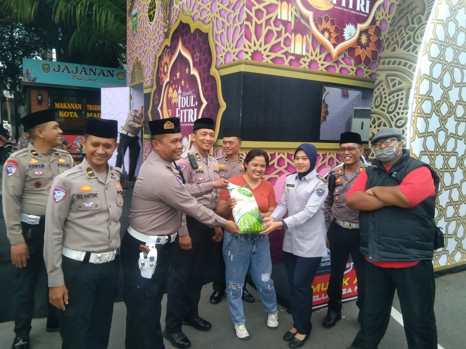 Satlantas Polres Madiun Kota Bagi-Bagi Sembako, Serta Buka Puasa Bersama Awak Media