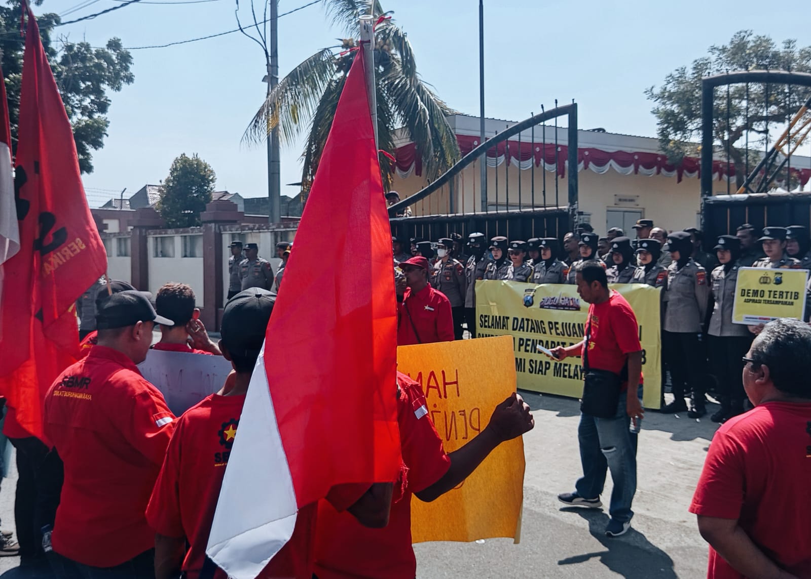 SBMR Geruduk DPRD Kota Madiun, Tuntut Pengesahan UU Perampasan Aset Serta Hukuman Mati Bagi Koruptor
