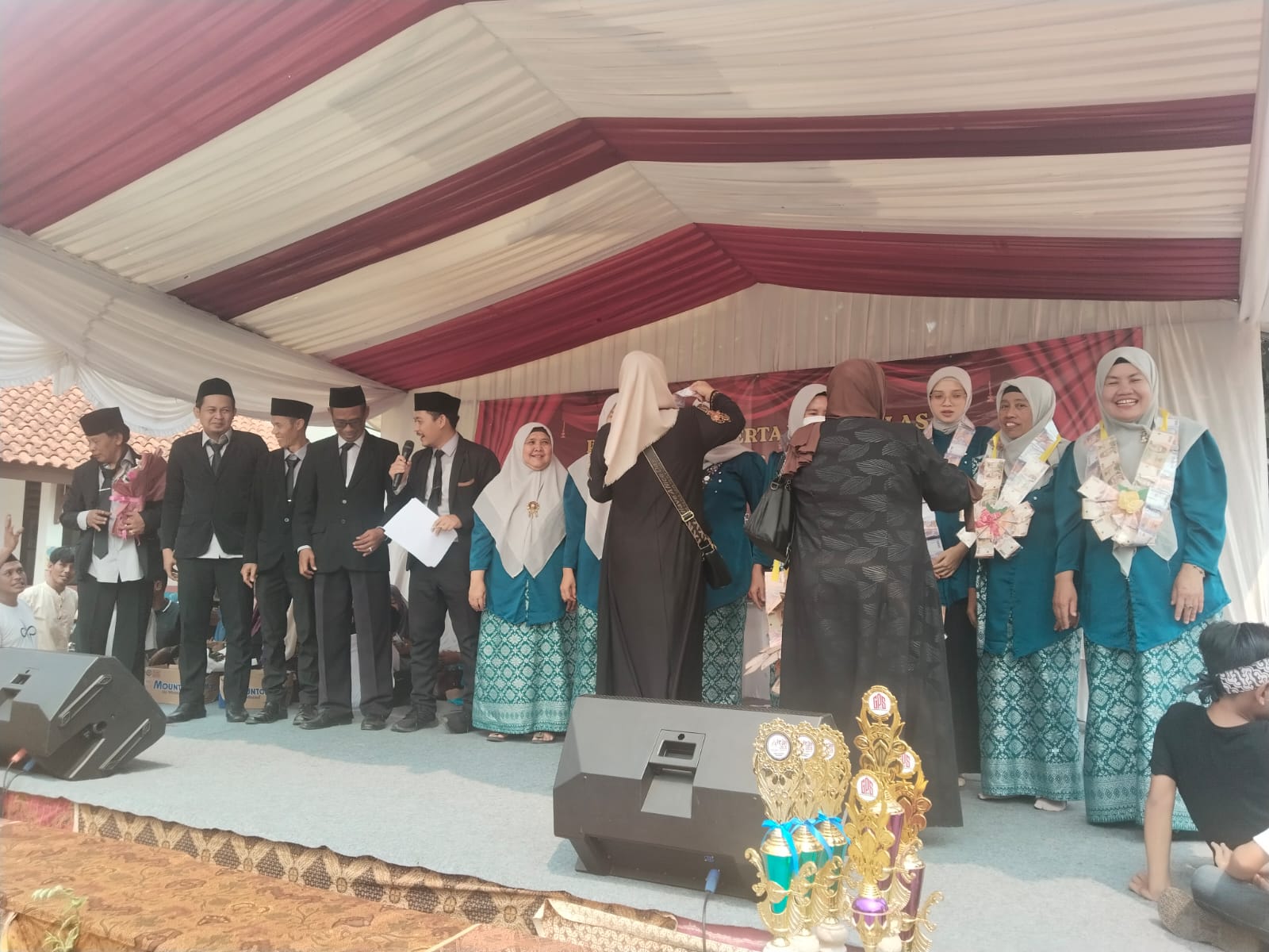 SDN Lengkong Kulon 2 Tanamkan Rasa Syukur Acara Pelepasan Siswa Dan Kenaikan Kelas