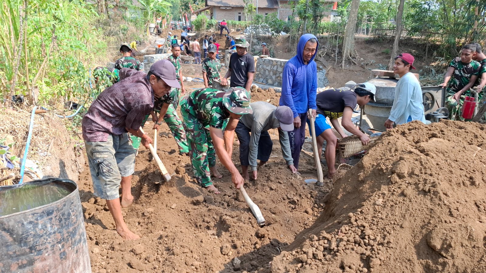 Semangat Kebersamaan Warnai Setiap Pembangunan Sasaran Fisik TMMD K-129