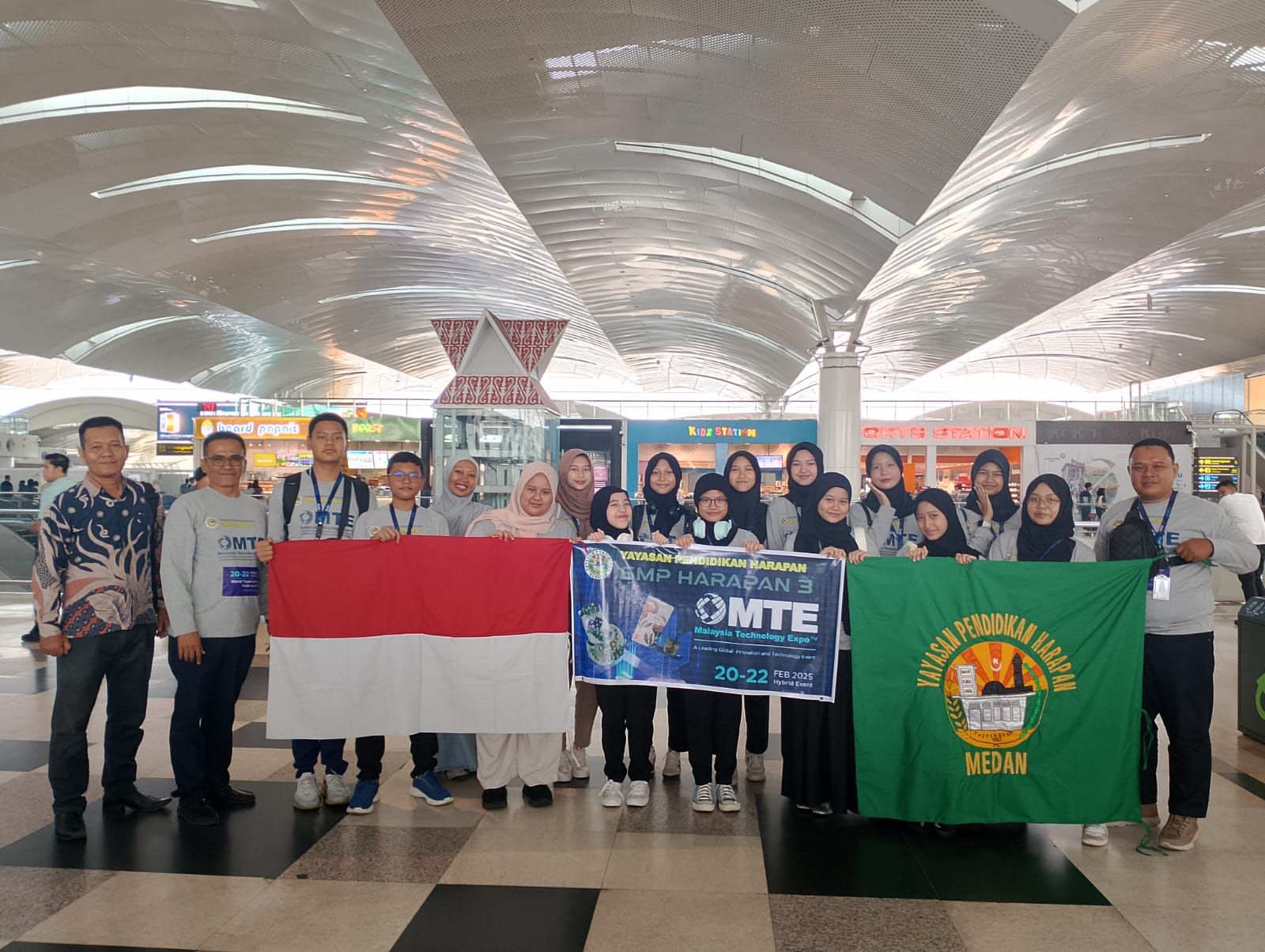 SMP Harapan 3 Raih Penghargaan Internasional Perunggu di Ajang MTE 2025 Kuala Lumpur, Malaysia