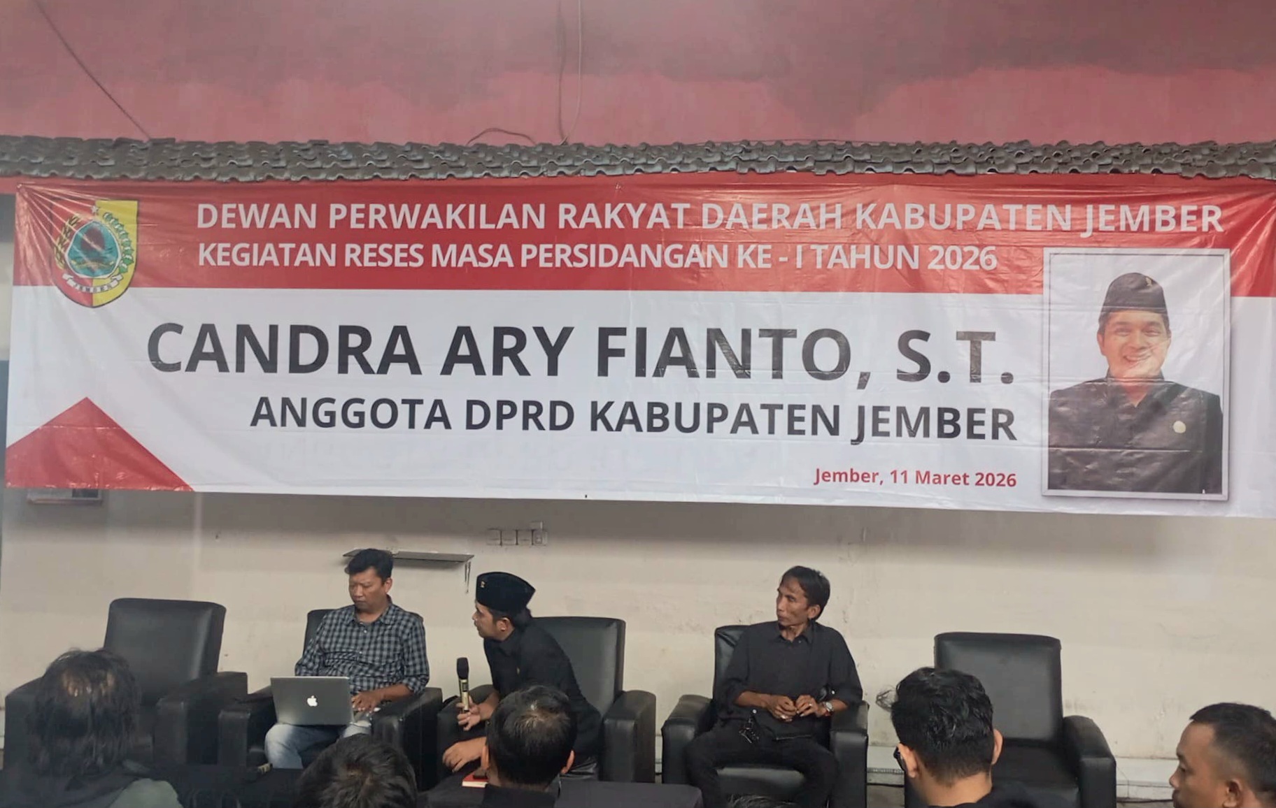 Suara Kritis Mahasiswa Warnai Reses DPRD Jember: “Pak Dewan, Tolong Evaluasi Gaji Guru Honorer dan Pegawai MBG”