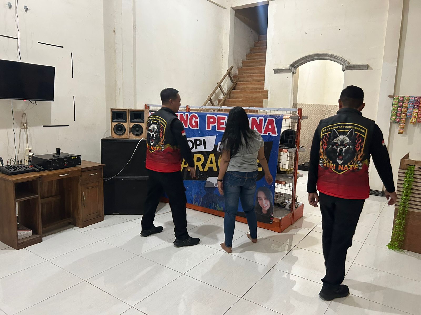 Tim Macan Giri Polres Gresik Sikat Peredaran Miras di Dukun