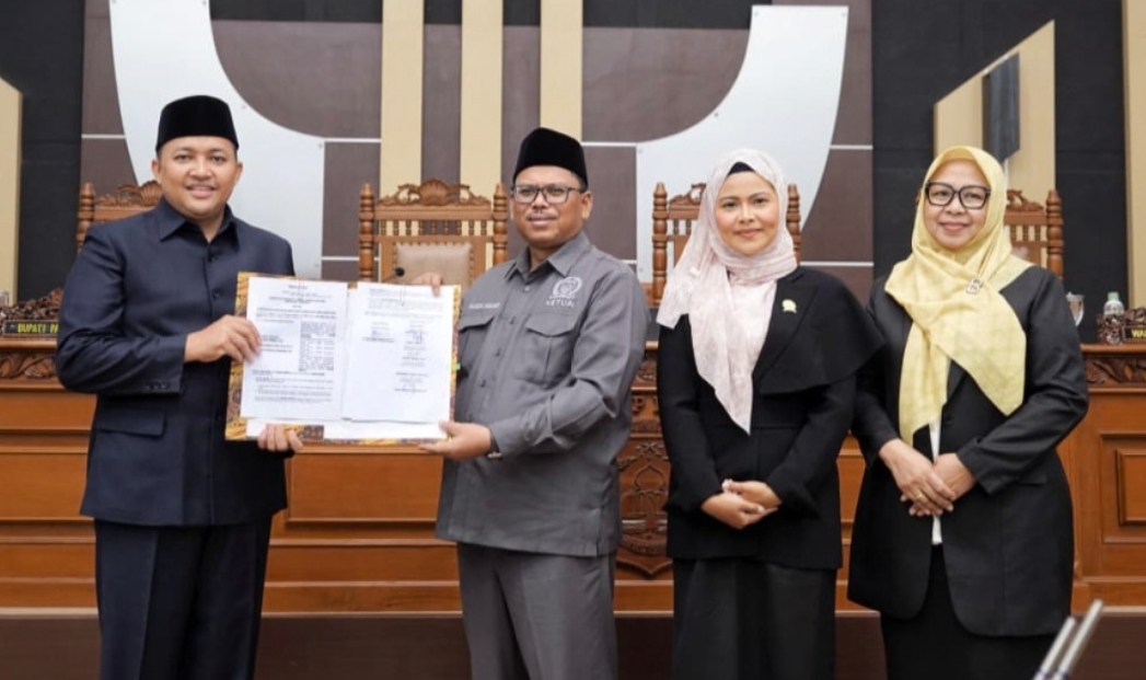Tok! Tok! Tok! Paripurna DPRD Pasuruan Ketuk Palu Sahkan 3 Perda Non-APBD