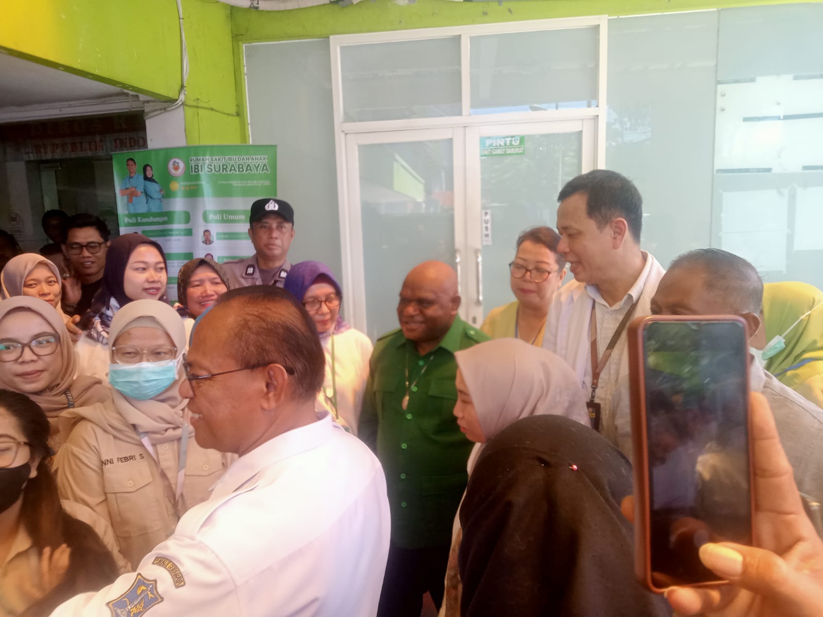 Tragedi MBG di Surabaya: Ratusan Siswa Diduga Keracunan, Pemerintah Diminta Evaluasi Total Sistem SPPG