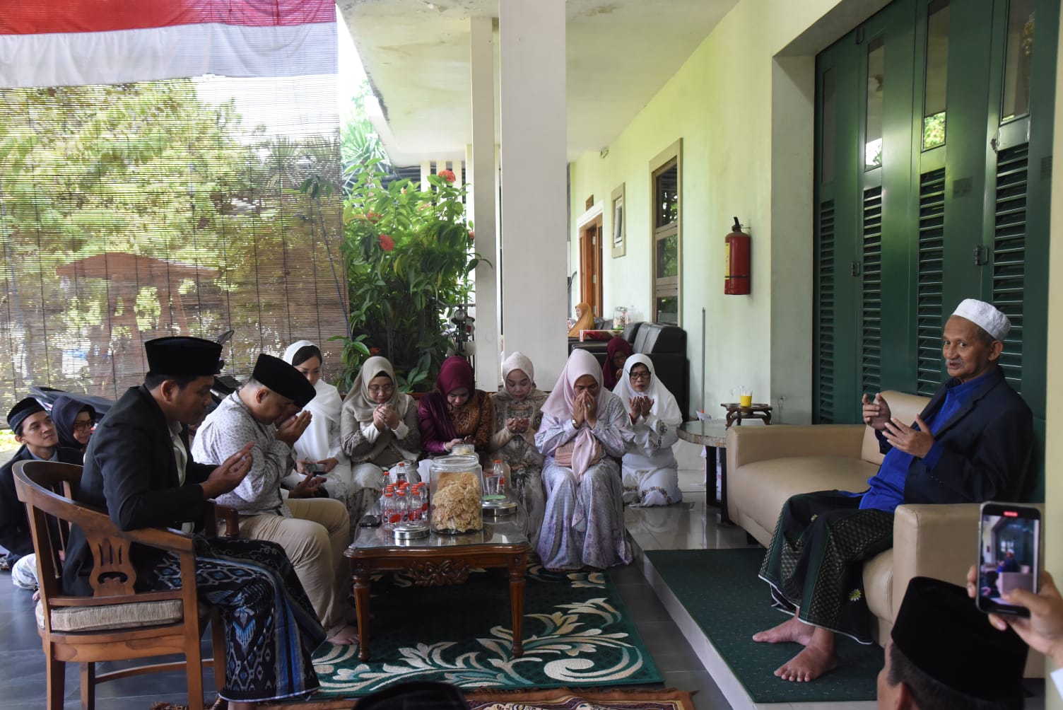 Usai Sholat Id, Bupati dan Wakil Bupati Sidoarjo Sowan ke Gus Ali