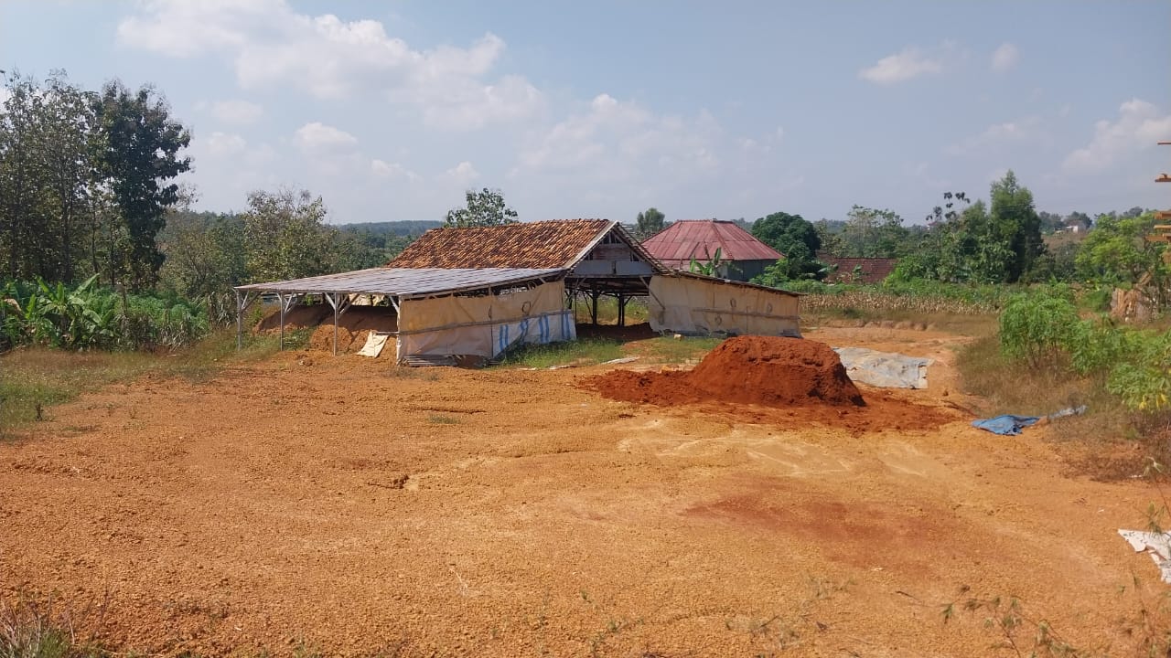 Warga Desa Tanggulangin Resah Akibat Pengolahan Tanah Merah Yang Diduga Ilegal,Kini Masih Nekat Beroperasi