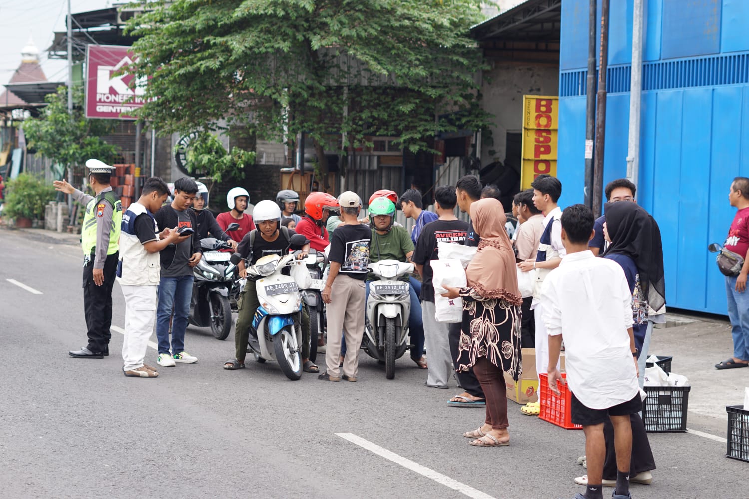 Wujud Kepedulian Ramadan, PT Avicent Indo Utama Turun ke Jalan Bagikan Takjil