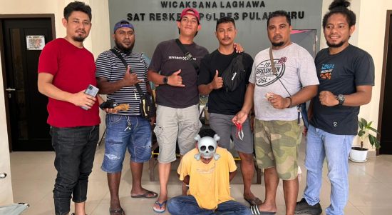 TIM MARSEGU dan gabungan piket Reskrim yang dipimpin oleh Kasat Reskrim Polres Pulau Buru IPTU Aditya Bambang Sundawa amankan terduga pelaku penikaman di Pulau Buru, (29/8/2022).