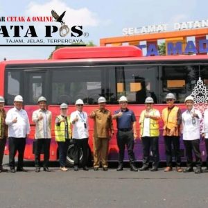 WaliKota Maidi Tengah, mendampingi Wamen dalam uji coba naik bus listrik E - Inobus untuk transportasi KTT G - 20