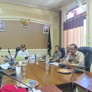 Pemerintah Kabupaten (Pemkab) Buru akan memanggil dan mengevaluasi tim pengawas pendistribusian Bahan Bakar Minyak (BBM) bersubsidi di Kabupaten Buru.