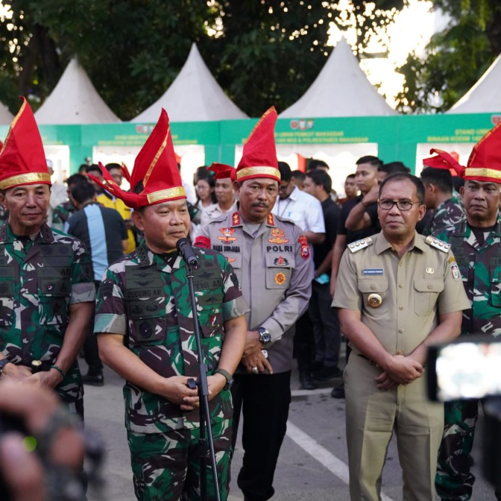 Kunjungan kerja Kepala Staf Angkatan Darat (Kasad) Jenderal TNI Dr. Dudung Abdurachman di Kota Daeng (Makassar), Rabu (11/1/2023).